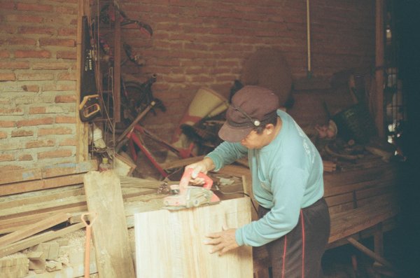 Peinture effet bois : techniques et astuces pour un rendu naturel